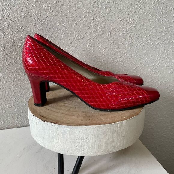 Carriage Court Red Faux Snake Skin Heels Size 6.5 - Picture 4 of 8